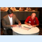 29 Mr Chris Edmonston and NACO Jim Vass sign memorandum of understanding.jpg